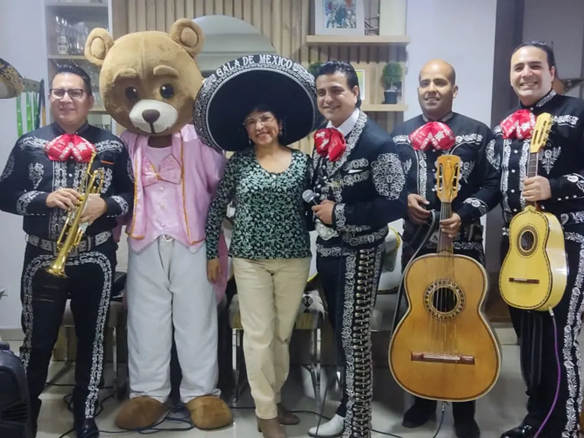 Cantar De Mi Tierra en Concierto