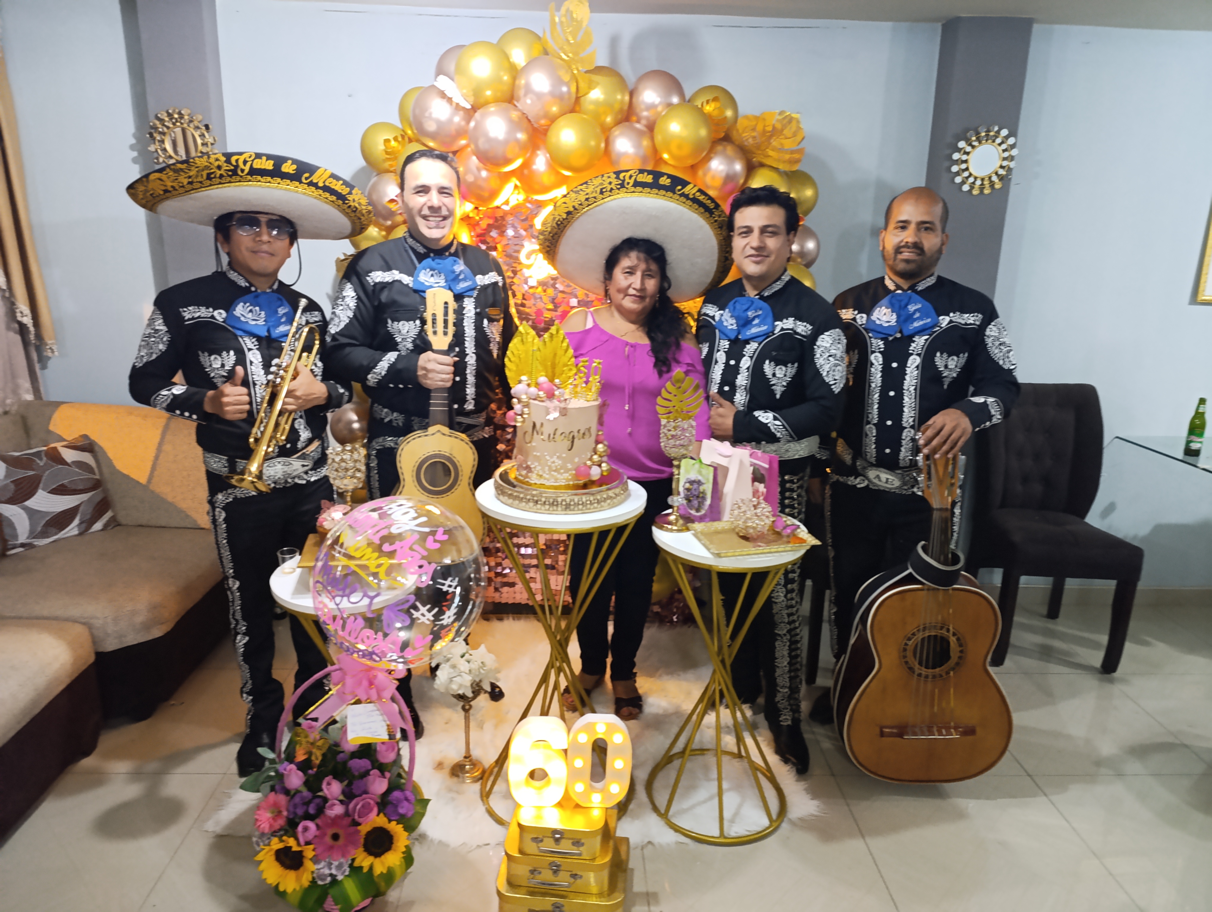 Elegantes trajes charros