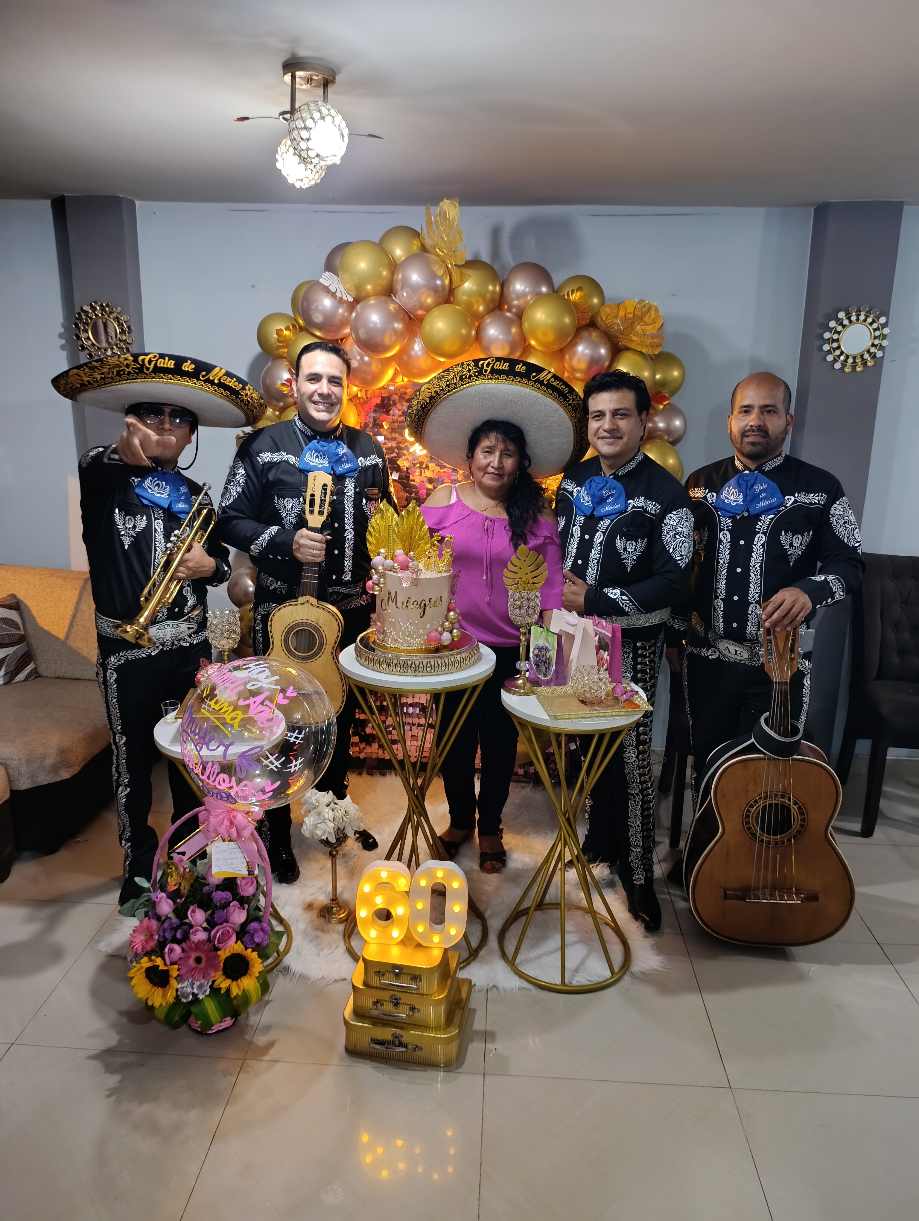 Mariachis de SJL en escena